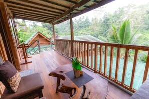 A wooden deck with a view of lush greenery. - Hidden gem Superior Bungalow at Ubud (Ubud)