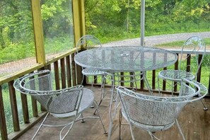 Outdoor dining - Kaoline Station House (Cobden)