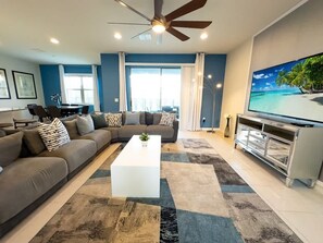 Living area - Villa Near Disney Themed Luxury 5bd With Pool 5 Bedroom Home (Kissimmee)