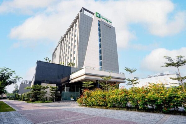 Exterior - Holiday Inn Lucknow Airport (Lucknow)