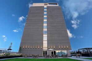 Exterior - Holiday Inn Lucknow Airport (Lucknow)