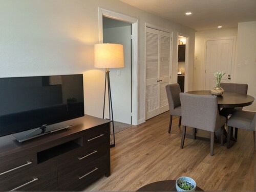 Premier 2BR Urban Escape in Vibrant Ktown