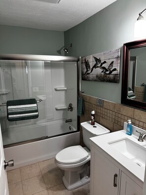 Unclassified image, 3 of 10, button - Lakeside w hot tub (Andover)