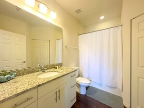 Stadtwohnung, 4 Schlafzimmer | Badezimmer | Handtücher