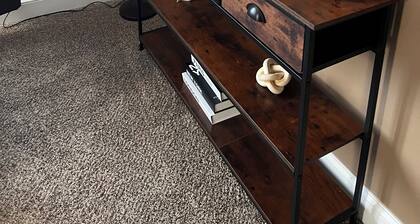 Spacious 2BR Apartment. 3 Queen Beds. Sleeps 6. Findlay, OH