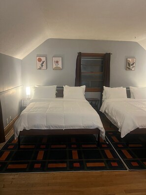 Unclassified image, 4 of 29, button - Spacious 2BR Apartment. 3 Queen Beds. Sleeps 6. Findlay, OH (Findlay)