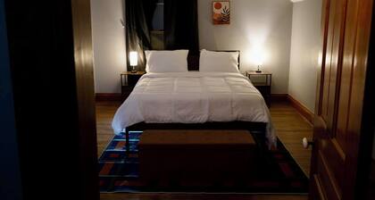 Spacious 2BR Apartment. 3 Queen Beds. Sleeps 6. Findlay, OH