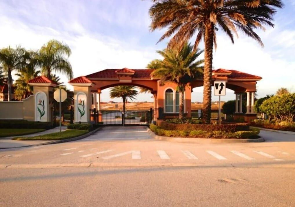 House, 4 Bedrooms | Property grounds