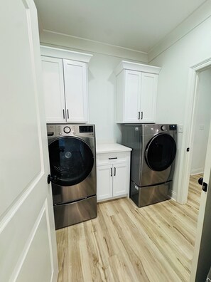 Luokittelematon kuva, 5 kautta 7, painike