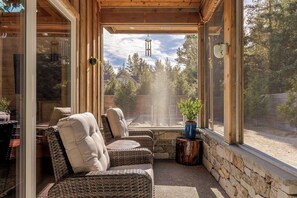 Unclassified image, 4 of 52, button