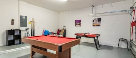 House, 6 Bedrooms | Games room
