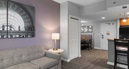 Fully furnished 2-bedroom unit - perfect location for celebrating 4th of July!