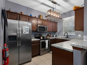 Casa geminada, 3 quartos | Cozinha privada | Geladeira, fogão, cafeteira/chaleira, torradeira