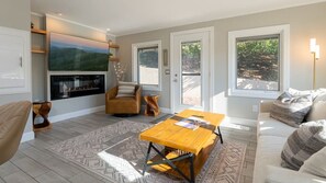 TV, fireplace