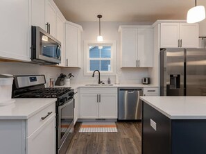 Fridge, microwave, oven, stovetop - Land of the Pines | Single-Level Blue Ridge Retreat Near Asheville + Biltmore (Fairview)