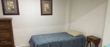 1 soverom, strykejern/-brett, wi-fi og sengetøy