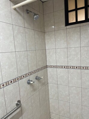 Shower, hair dryer, bidet, towels - Loft 3 with 2 beds near Fundidora and Cintermex (Monterrey)