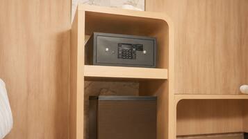 Friends & Family Quadruple, Non-smoking | Room amenity