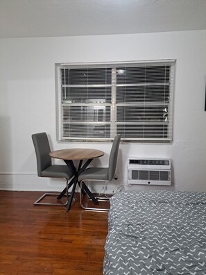 Uklassifisert bilde, 4 av 8, knapp