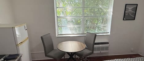 1 bedroom, iron/ironing board, internet, bed sheets