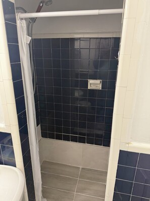 Shower, hair dryer, towels, soap - Simply Perfect - Chill in Comfort - Steps to the Beach- Amazing Historic Bldg (Surfside)