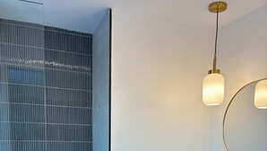 Unclassified image, 3 of 14, button - Large, renovated family home just a stone's throw from the Metro (Laval)