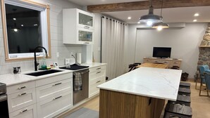 Unclassified image, 4 of 14, button - Large, renovated family home just a stone's throw from the Metro (Laval)