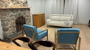 Unclassified image, 2 of 14, button - Large, renovated family home just a stone's throw from the Metro (Laval)