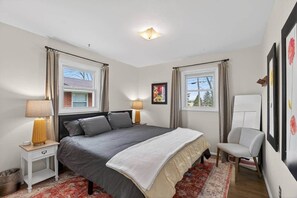 3 slaapkamers, een strijkplank/strijkijzer, wifi, beddengoed