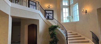 20 acre private winery estate - 9250 square foot house with 5 bedroom suites