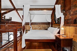 2 bedrooms, iron/ironing board, WiFi, bed sheets - Vintage loft residence with Open-plan mezzanine's (North Melbourne)
