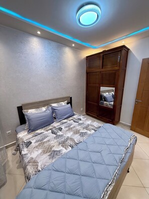 Unclassified image, 2 of 14, button