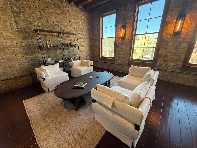 Premier Milwaukee Designer Loft Steps To Summerfest And Fine Dining - Milwaukee, WI