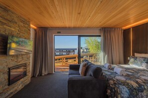 TV, fireplace - Skyline Haven - Ohana (Lake Tekapo)