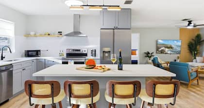 Heated Pool • Games • Fire Pit • BBQ • Sleeps 16