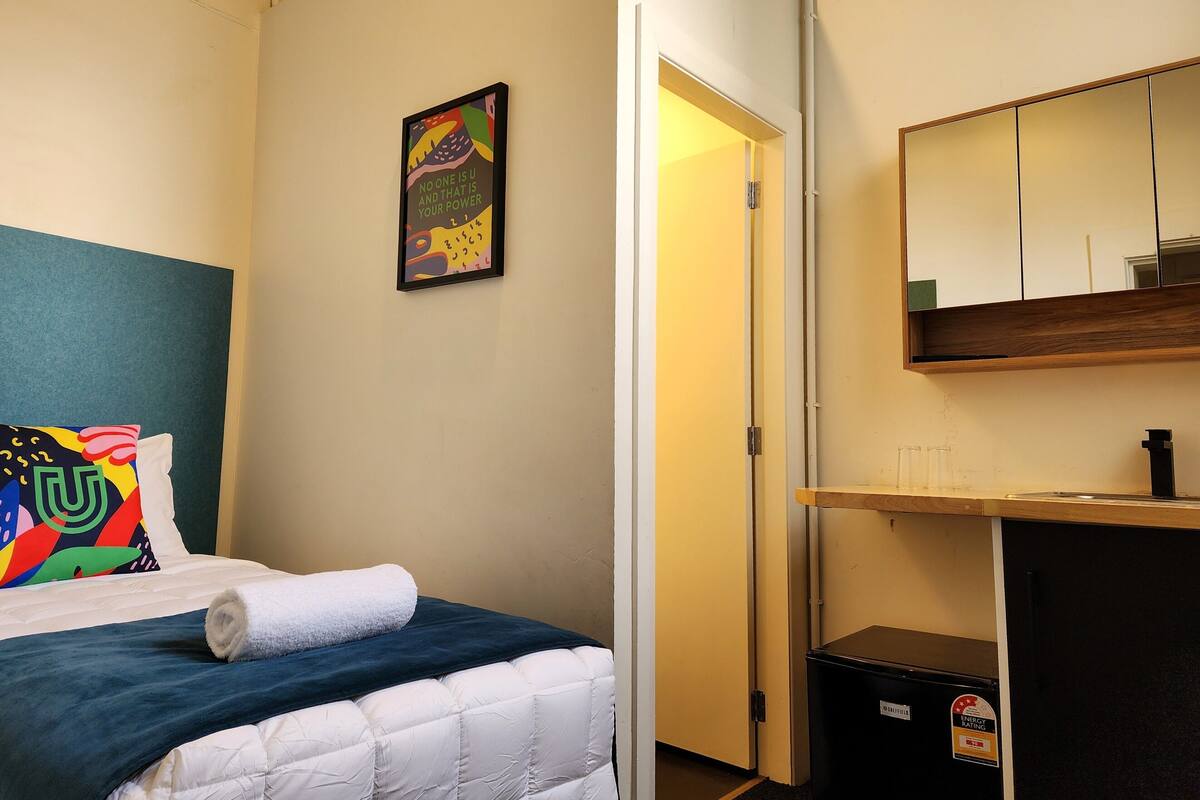 Single Room with Shared Bathroom | Wi-fi (inkludert)