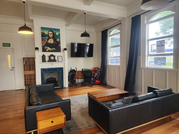 Unclassified image, 1 of 26, button - Urban Lounge Sleepery Carterton (Carterton)