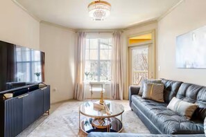 Smart TV - Luxury Living - Serene 1BR w Designer Touches near Atlanta International Airport (Atlanta)