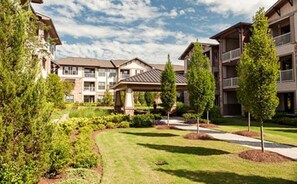 Property grounds - Luxury Living - Serene 1BR w Designer Touches near Atlanta International Airport (Atlanta)