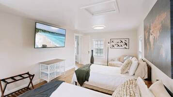 3 bedrooms, iron/ironing board, WiFi, bed sheets