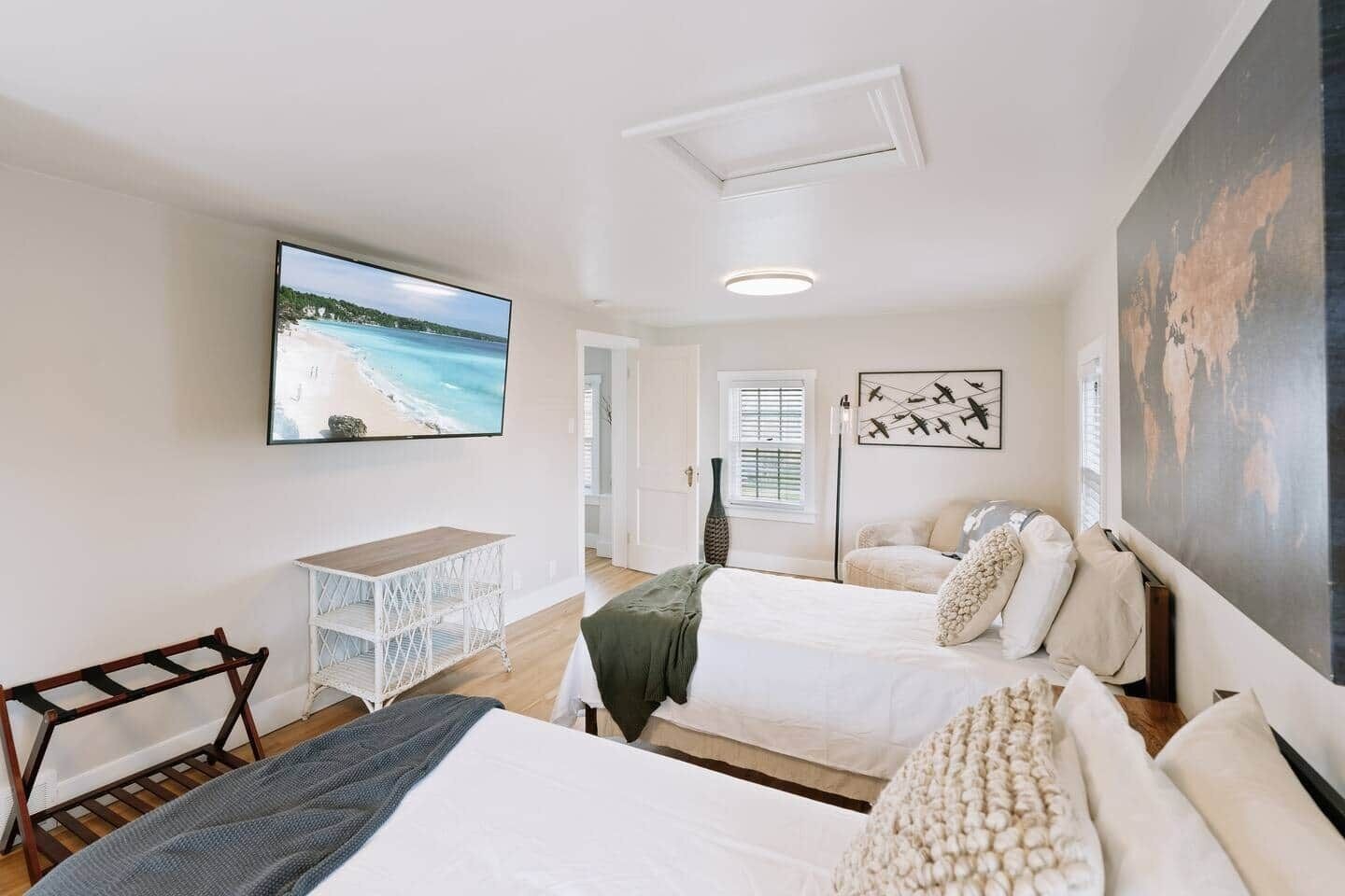 3 bedrooms, iron/ironing board, WiFi, bed sheets