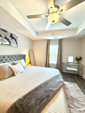 2 habitaciones, tabla de planchar con plancha, wifi y ropa de cama 