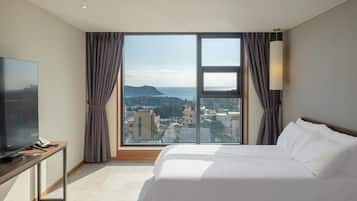 Camera Premier con 2 letti singoli, 2 letti matrimoniali, vista oceano | Wi-Fi gratuito