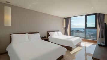 Junior Twin Room, Sea View