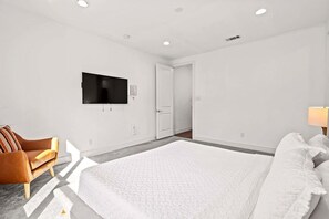 Bureau, fer et planche à repasser, Wi-Fi, draps fournis