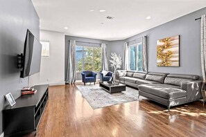 Unclassified image, 3 of 52, button - King-Sized Comfort with Rooftop Skyline Views (Dallas)