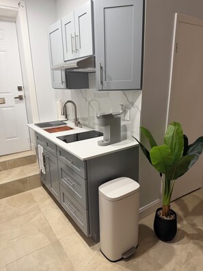 Private kitchen -
Private suite w/entrance, parking, kitchen & bath. 6 min to Wynwood! (Miami)