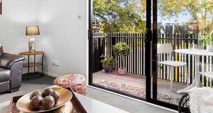 Masterpiece 3BR Hamilton CentralâParking Included