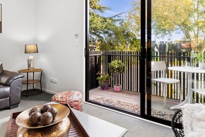 Masterpiece 3BR Hamilton Central–Parking Included