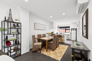 Unclassified image, 4 of 21, button